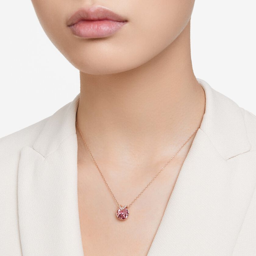 swarovski قلادة bella v، قطع مستدير، لون وردي، طلاء بلون ذهبي وردي