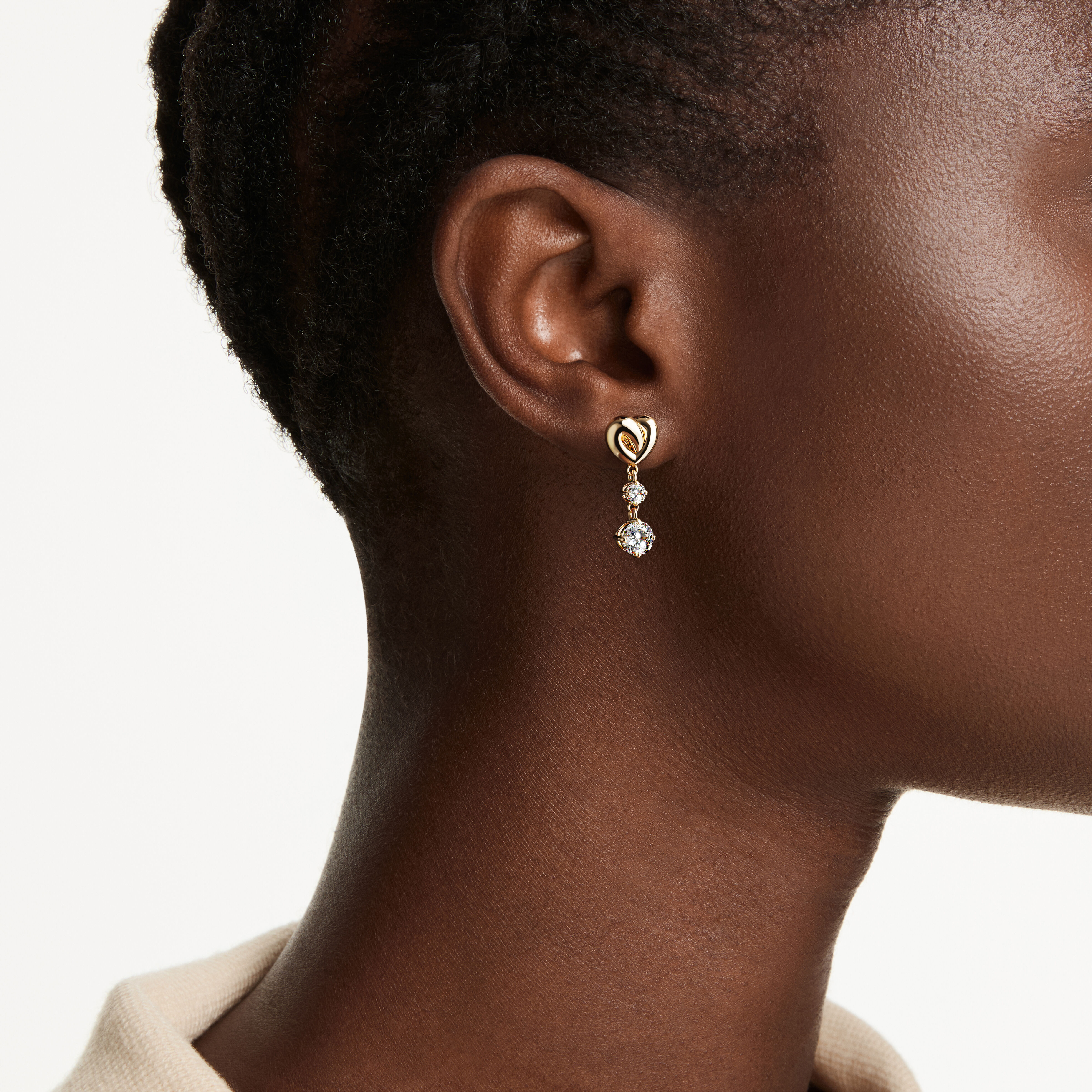 swarovski أقراط متدلية lifelong، قطع مستدير، شكل قلب، لون أبيض، طلاء باللون الذهبي