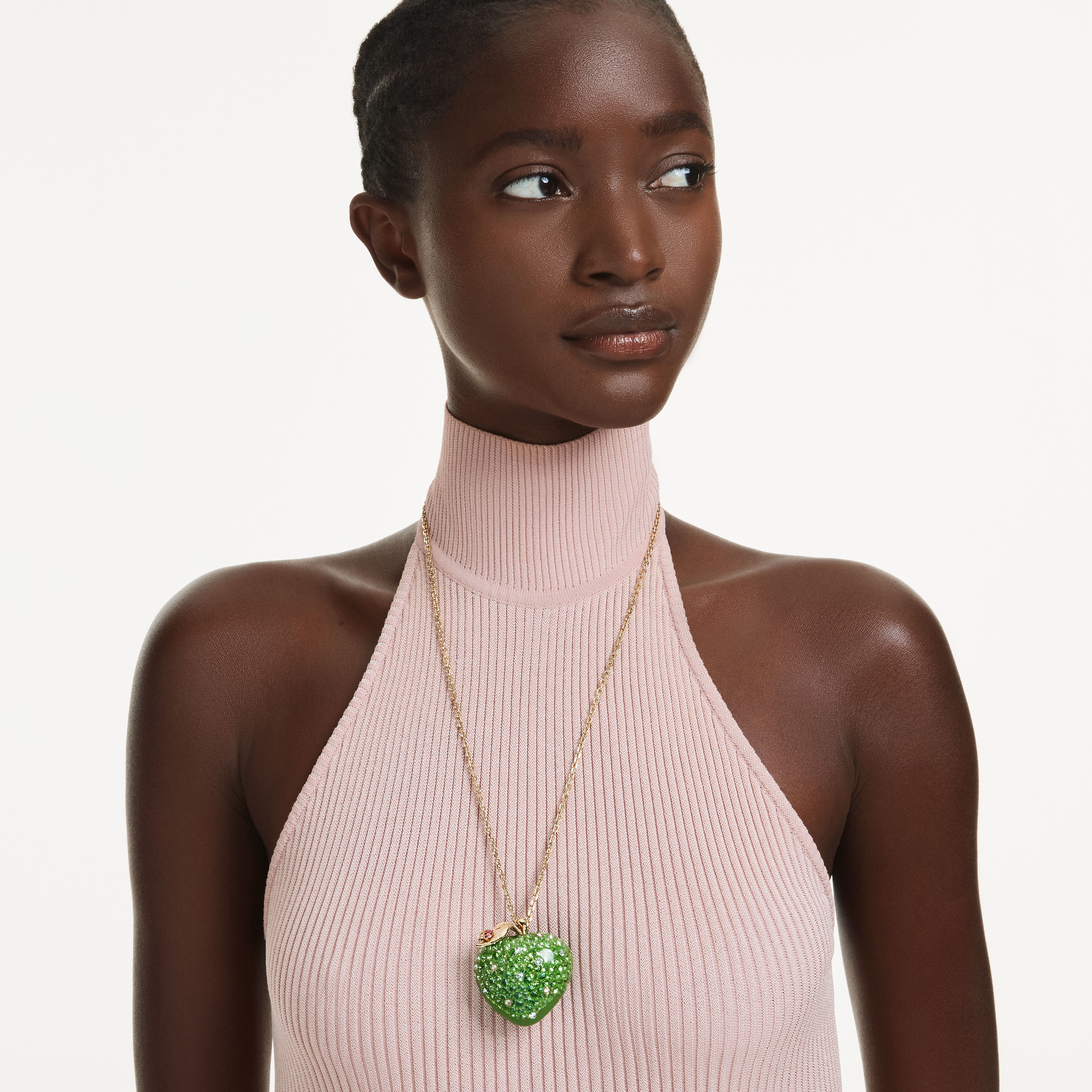 swarovski قلادة idyllia، قطع متنوع، شكل تفاحة، لون أخضر، طلاء باللون الذهبي