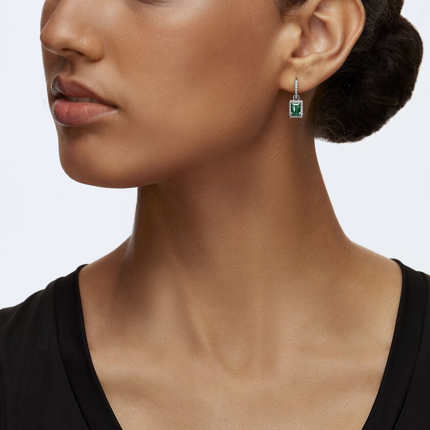 swarovski أقراط متدلية una angelic، قطع مستطيل، أحجار كريستال صغيرة متراصة، لون أخضر، طلاء روديوم