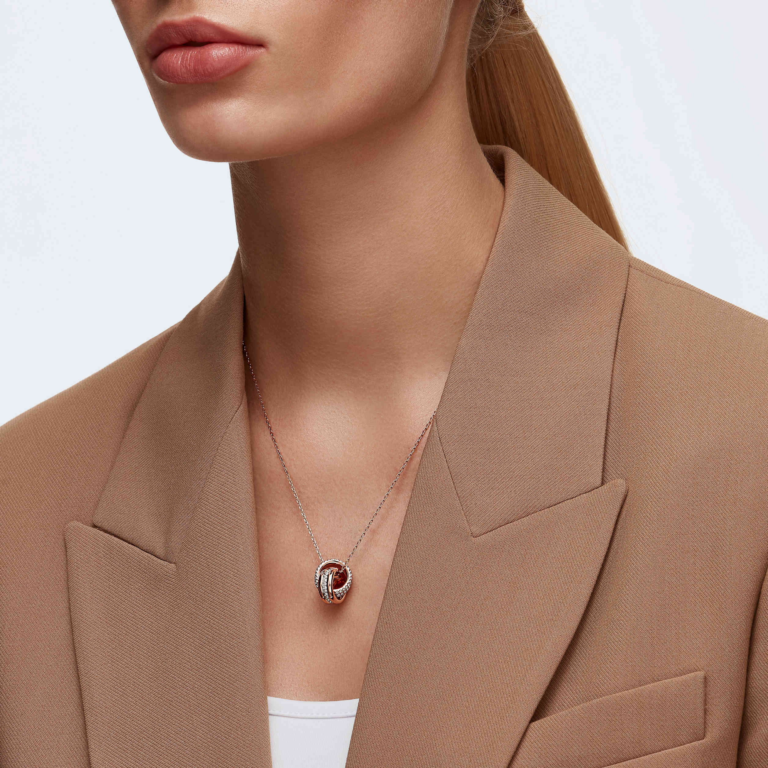 swarovski قلادة further بحلية متدلية، صغيرة، لون أبيض، طلاء ذهبي وردي