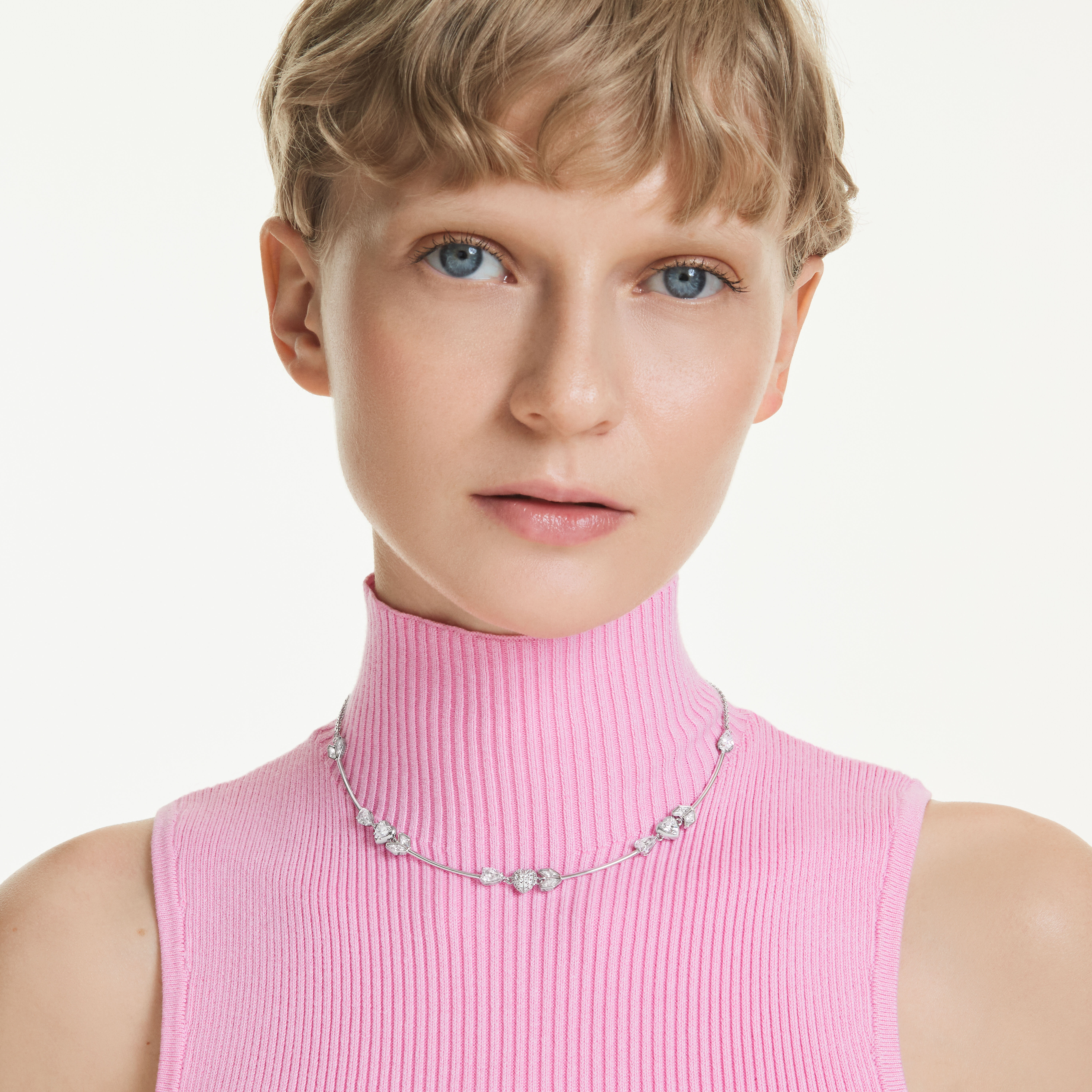 swarovski عقد idyllia، شكل قلب وسهم، لون أبيض، طلاء روديوم