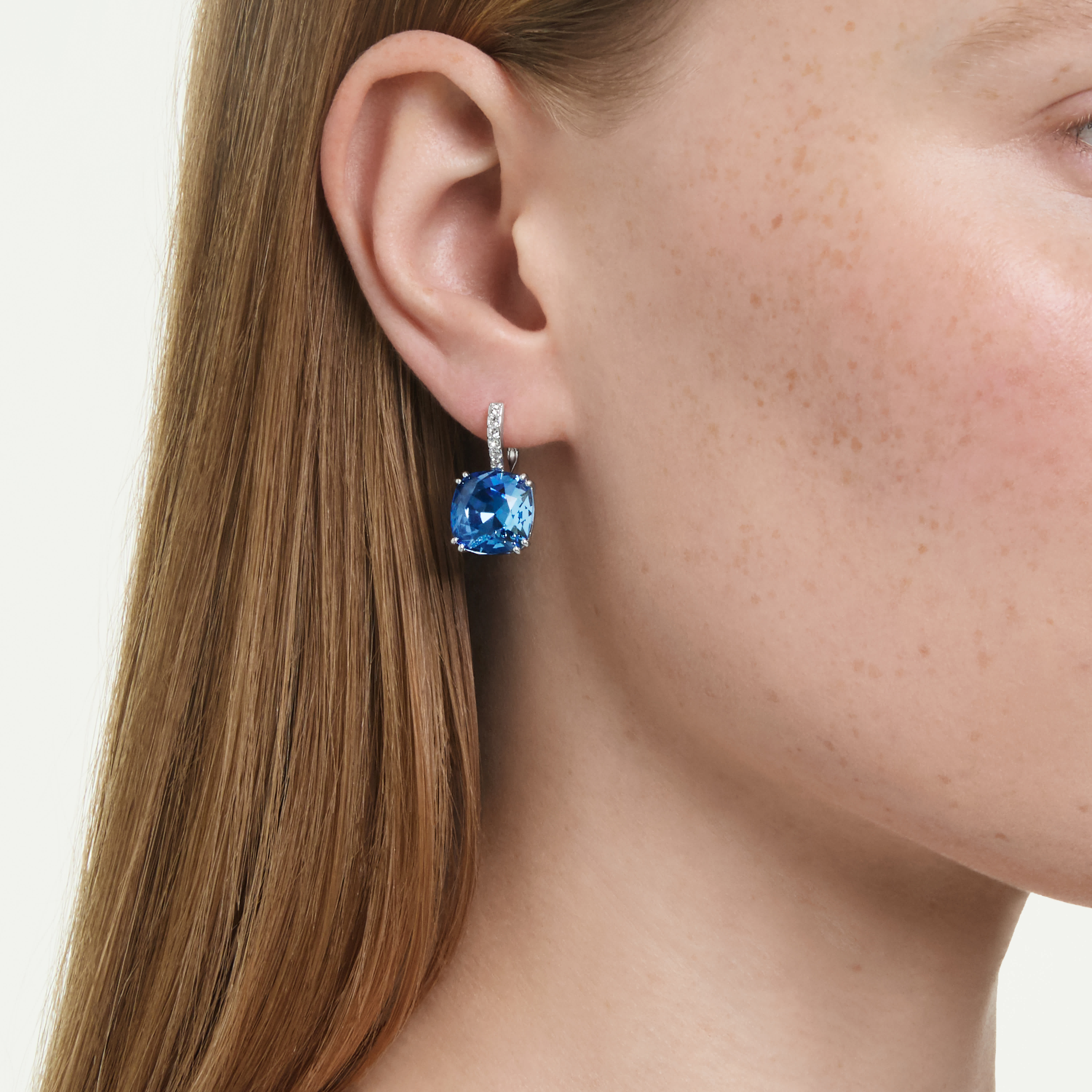 swarovski أقراط متدلية millenia، قطع كوشن، لون أزرق، طلاء روديوم