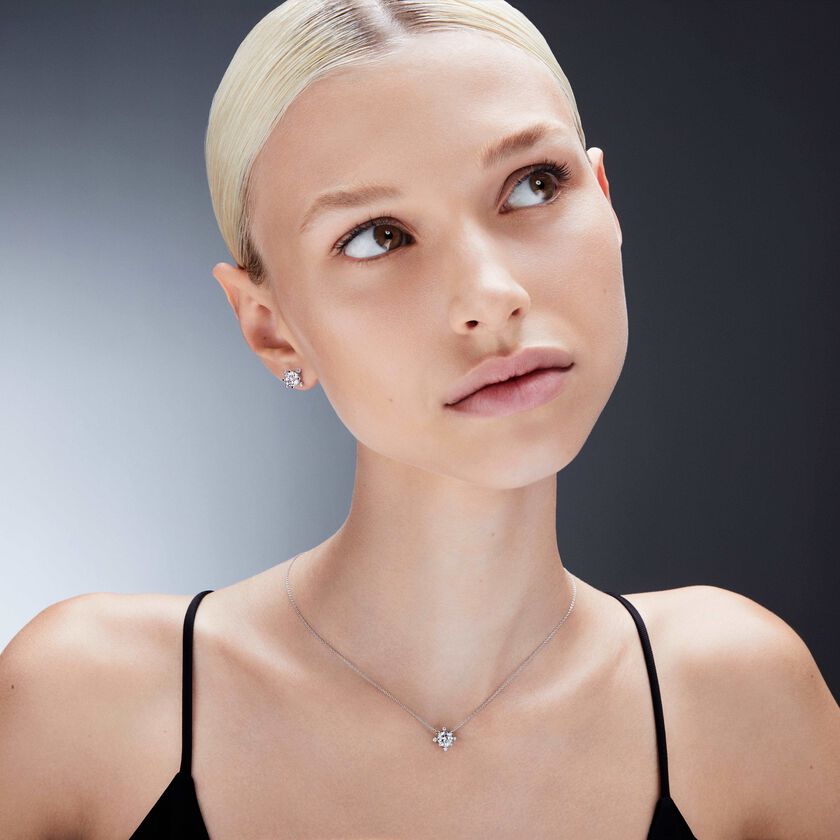 swarovski أقراط دبوسية galaxy، ألماس مُصنع في المختبر بإجمالي 2 1 قيراط، شكل دائري، ذهب أبيض عيار 18