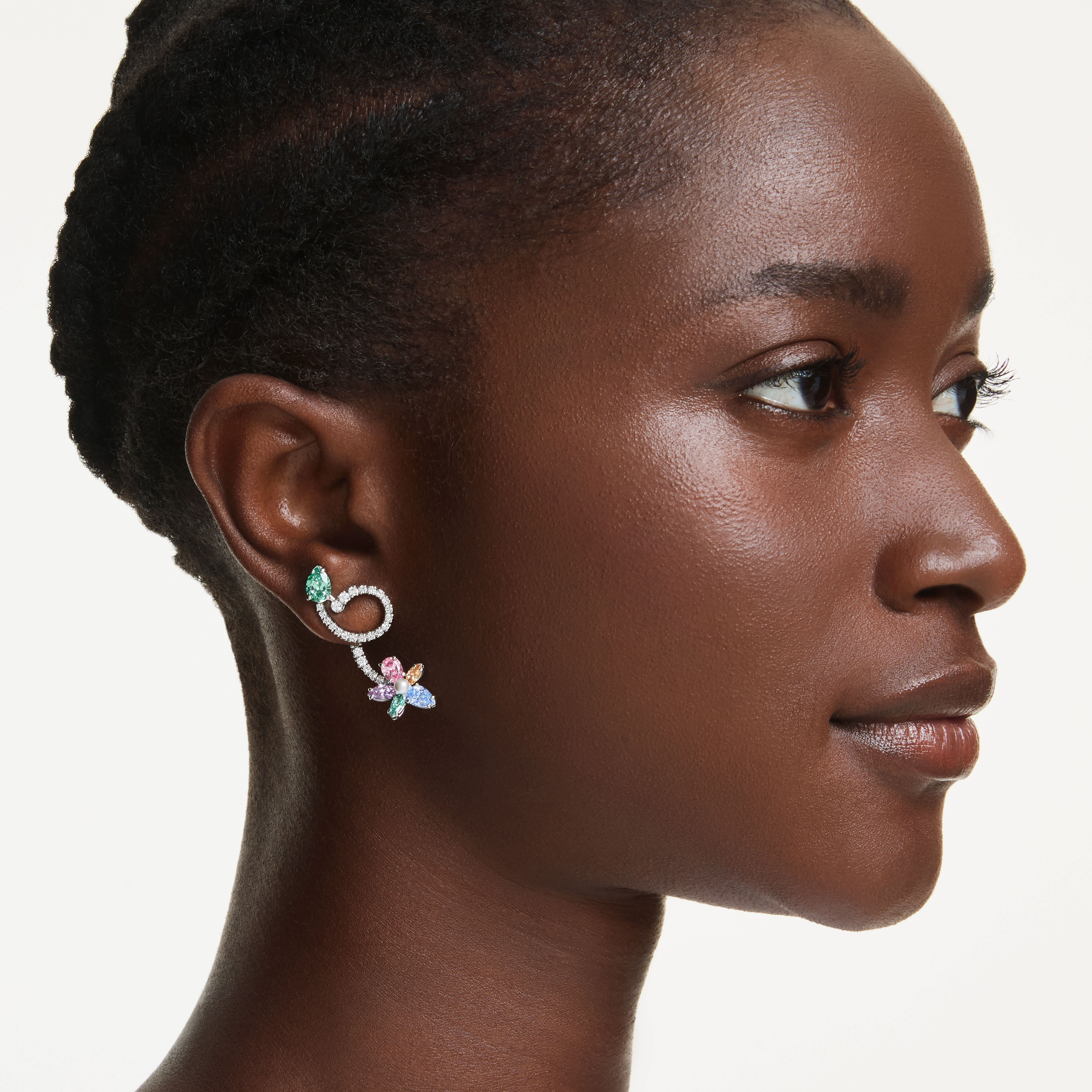 أقراط متدلية وحلية خلف الأذن ariana grande x swarovski، قطع متنوع، شكل يعسوب، شكل زهرة، ألوان متعددة، طلاء روديوم