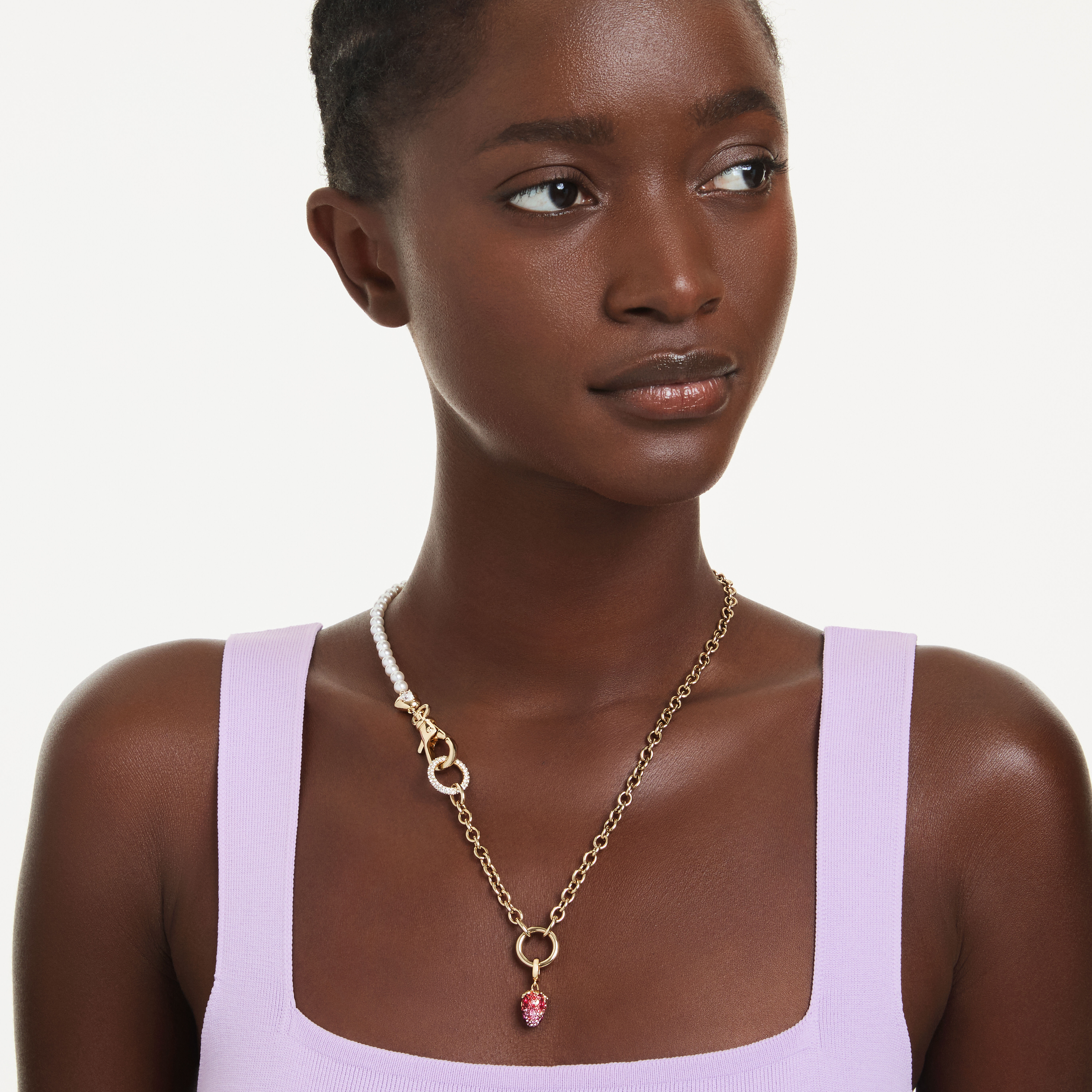 swarovski قلادة idyllia، قطع متنوع، شكل فراولة، لون أحمر، طلاء باللون الذهبي