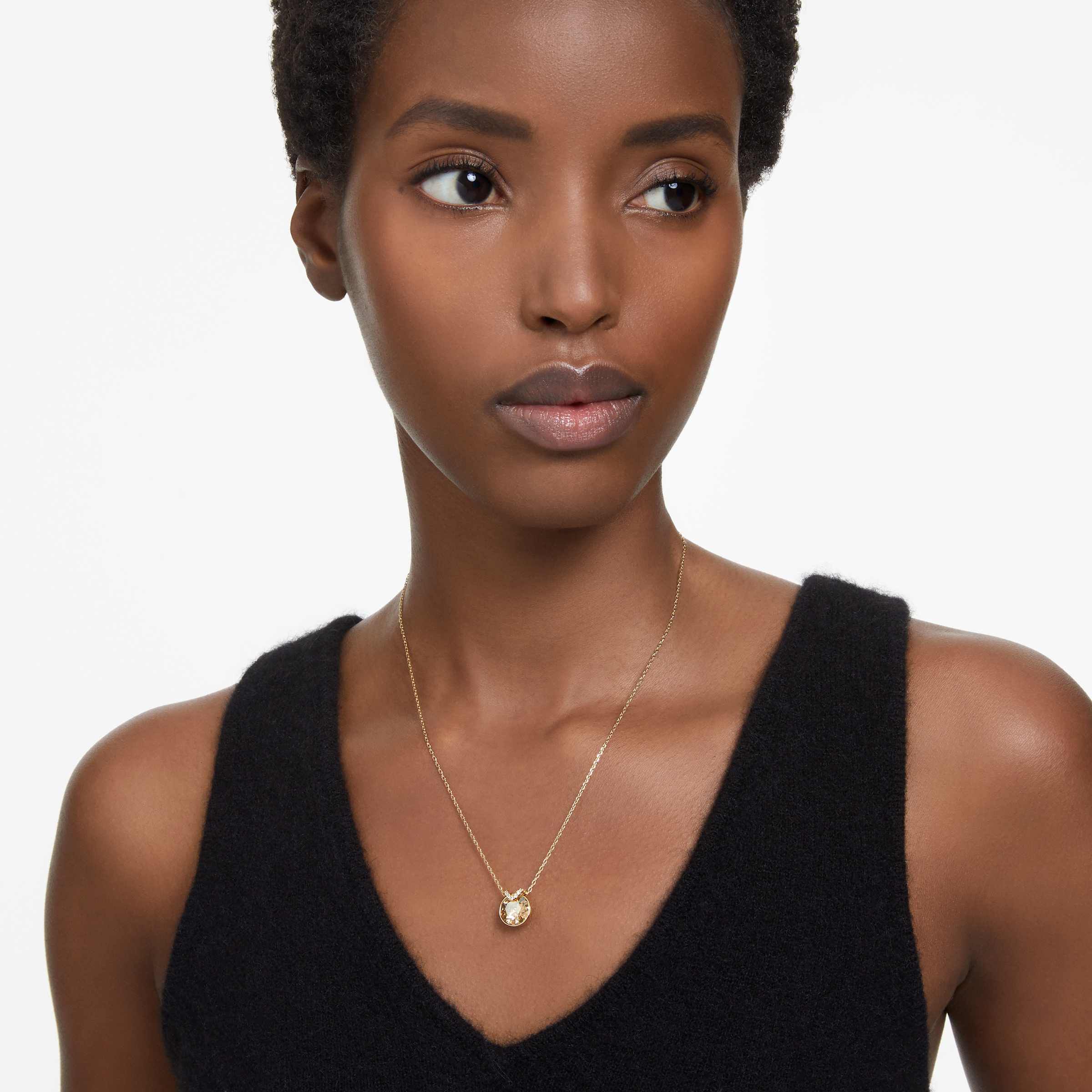 swarovski قلادة bella v، قطع مستدير، لون ذهبي، طلاء بلون ذهبي