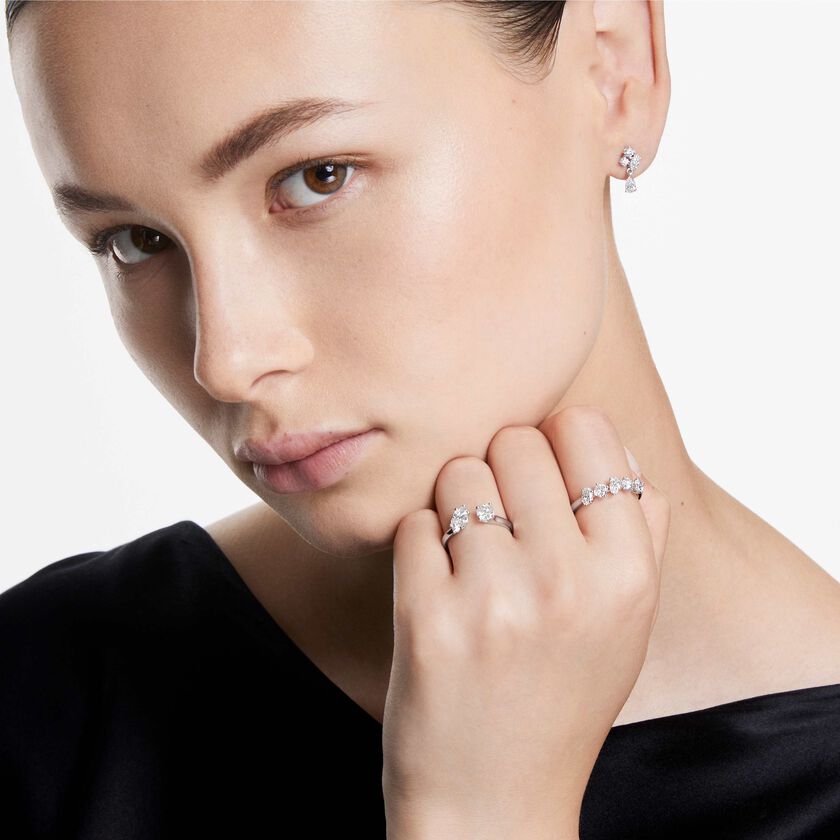 swarovski خاتم galaxy، ألماس مُصنع في المختبر بإجمالي 1 قيراط، أشكال متنوعة، ذهب أبيض عيار 18