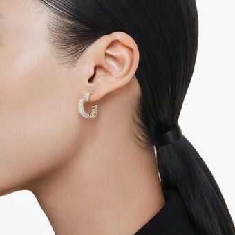 swarovski أقراط حلقية matrix، قطع باغيت، شكل قلب، حجم صغير، لون أبيض، لمسة نهائية من الذهب عيار 18 قيراط