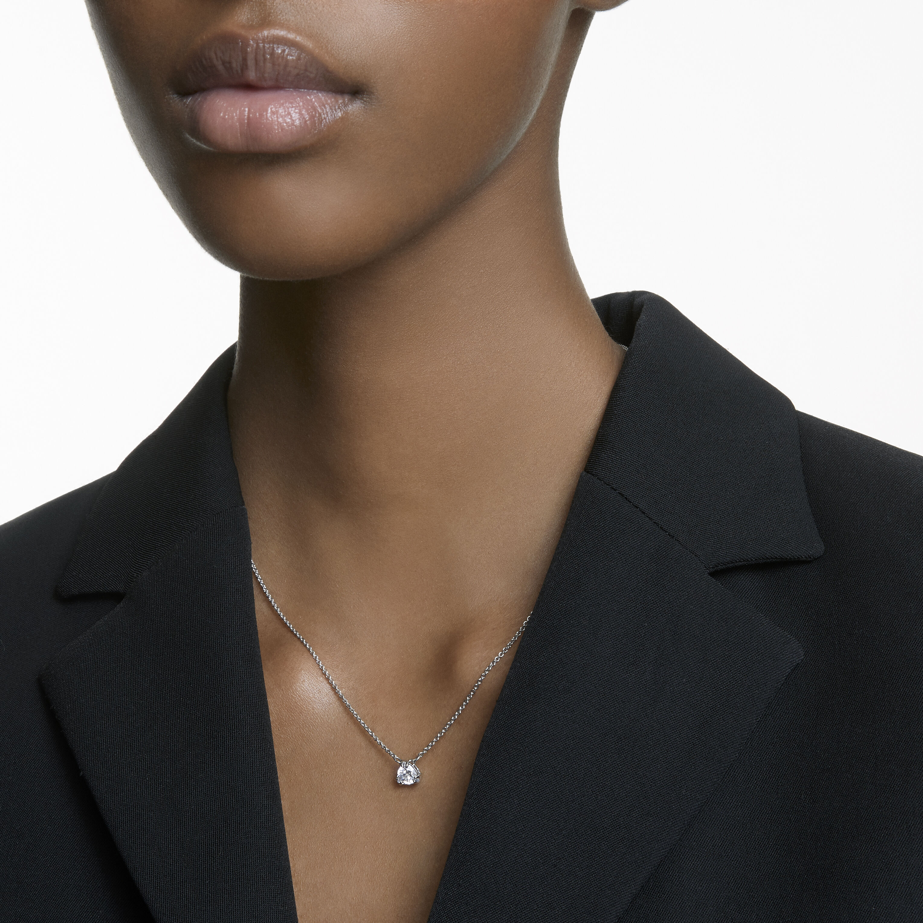 swarovski قلادة millenia، مزدانة بكريستال مثلث، لون أبيض، طلاء روديوم