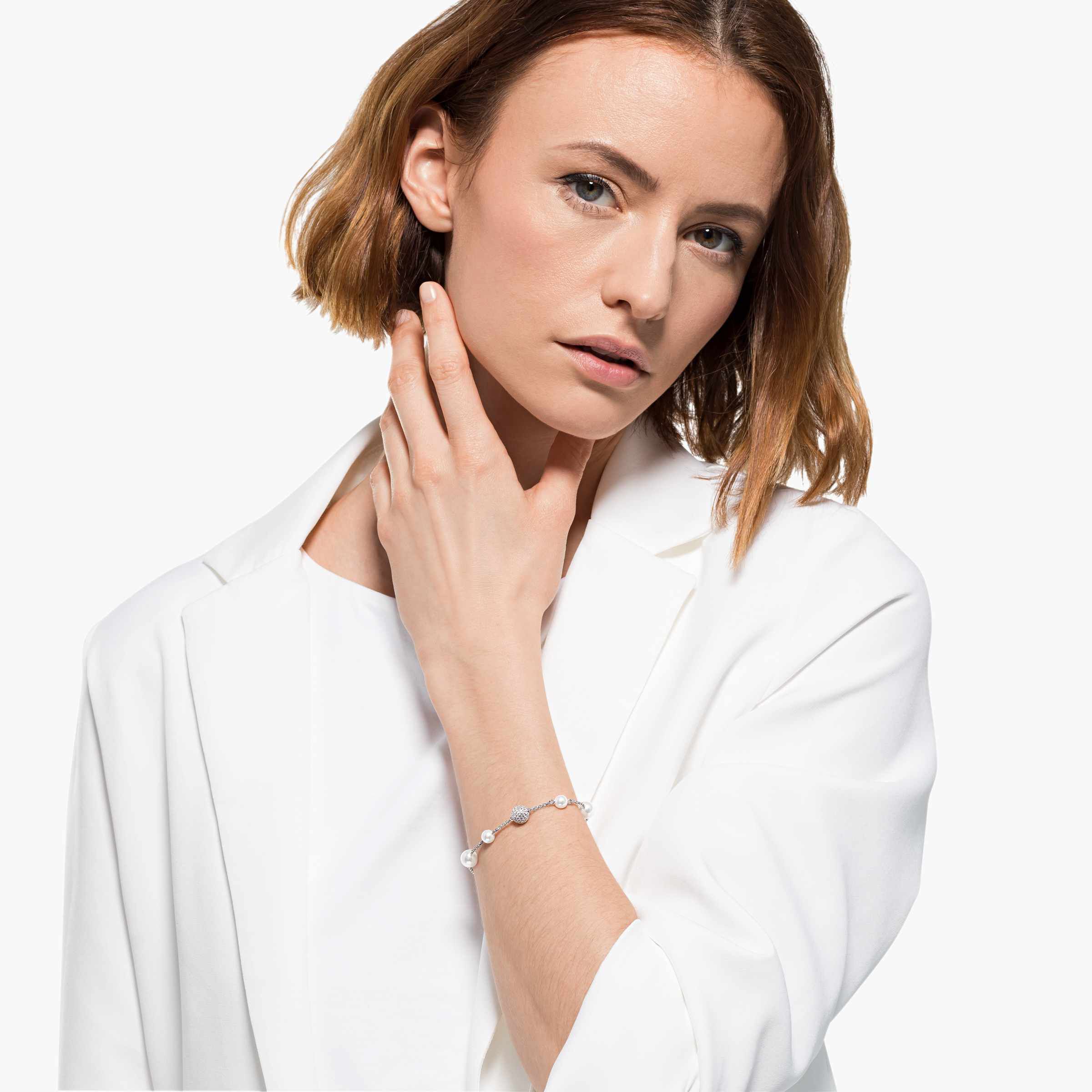 swarovski سوار مجدولة مع حبيبات اللؤلؤ remix collection من سواروفسكي، قفل مغناطيسي، لون أبيض، طلاء روديوم