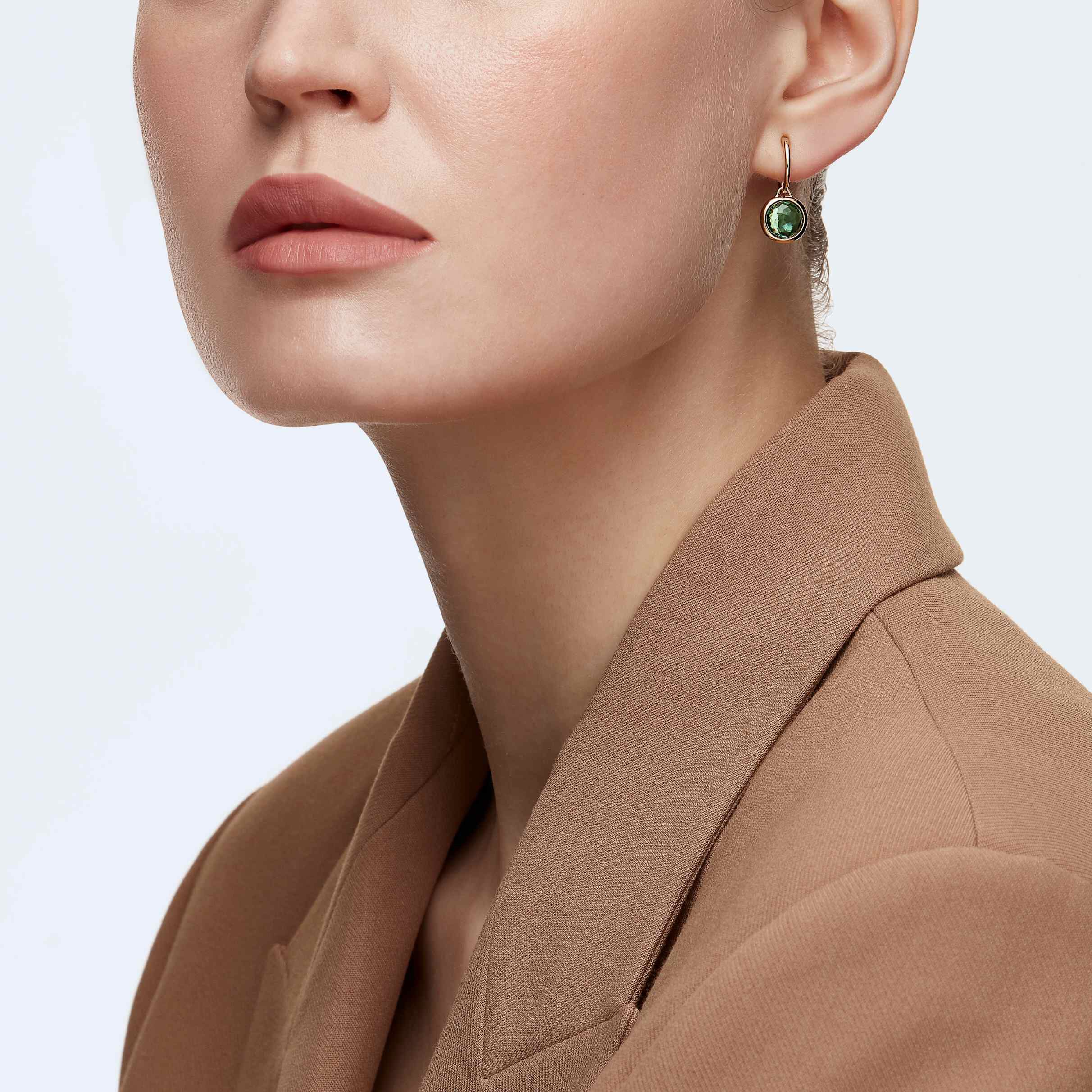 swarovski أقراط tahlia حلقية صغيرة للأذن المثقوبة، لون أخضر، طلاء باللون الذهبي