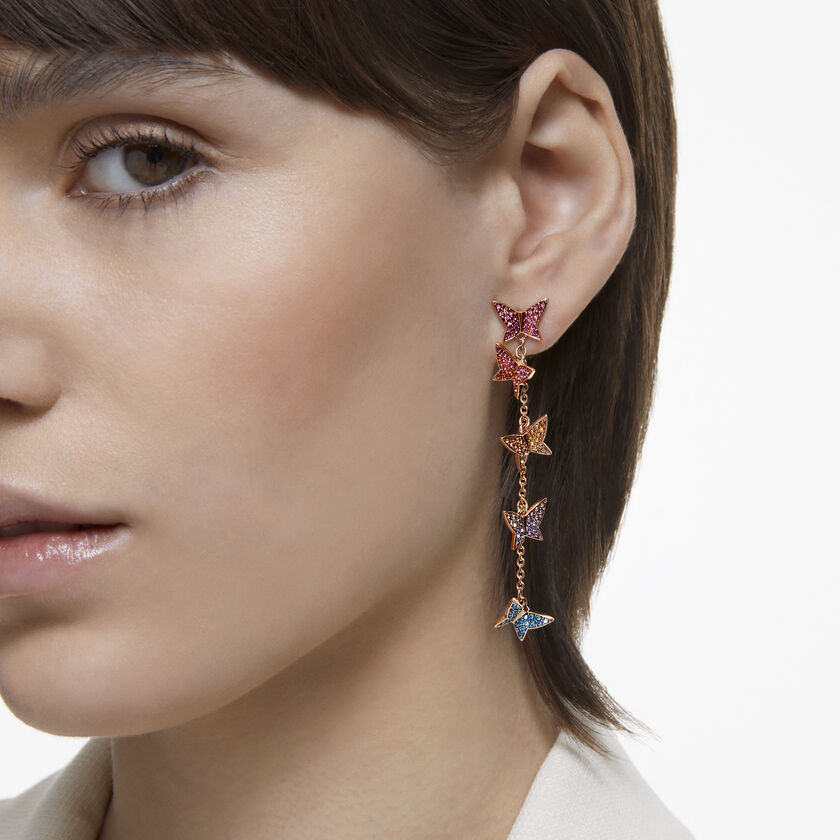 swarovski أقراط متدلية lilia، مزينة بفراشة، طويلة، ألوان متعددة، طلاء ذهبي وردي