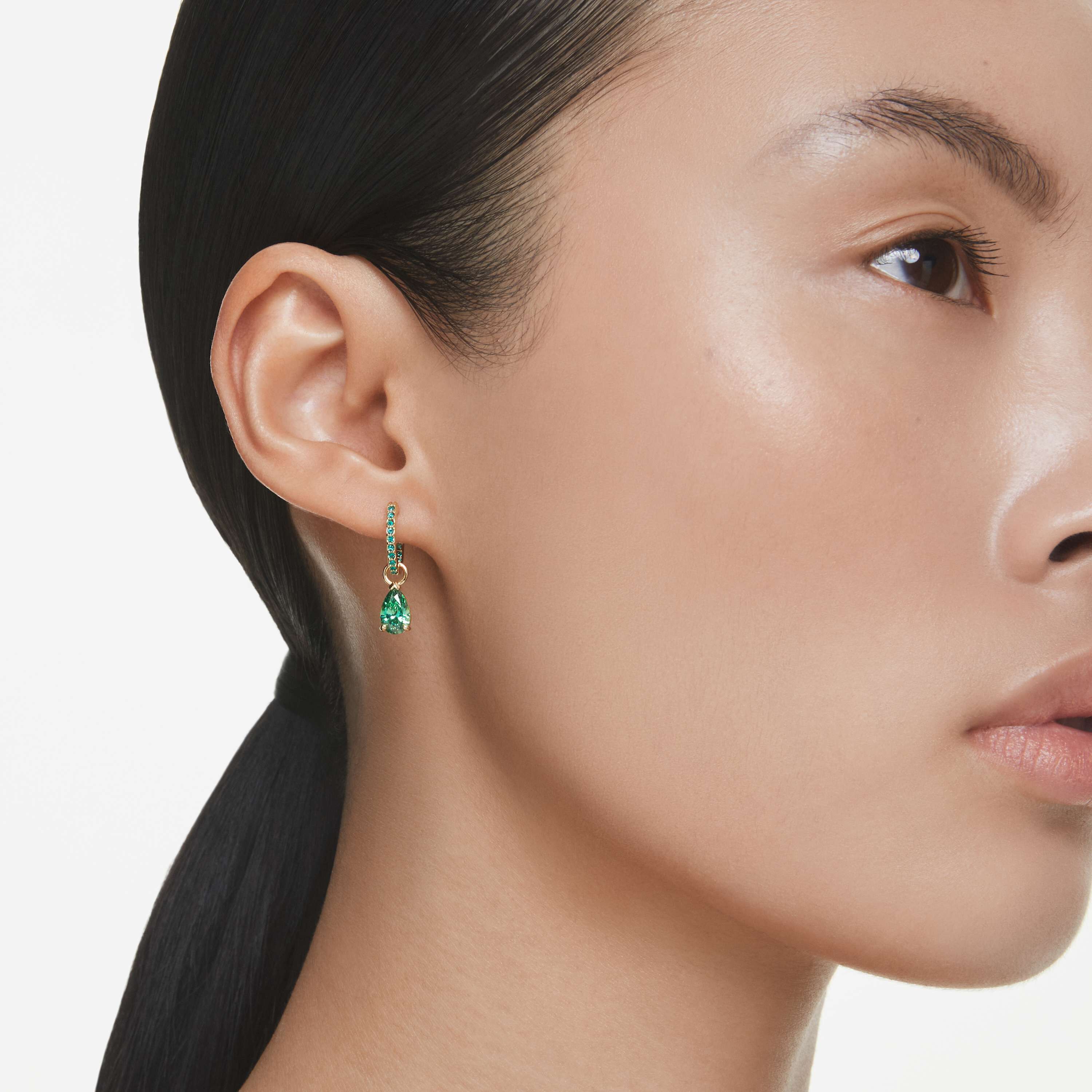 swarovski أقراط متدلية attract، قطع على شكل كمثرى، لون أخضر، طلاء باللون الذهبي