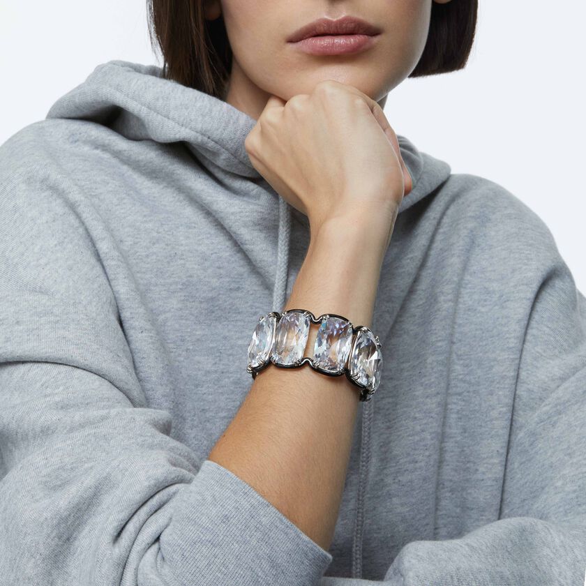 swarovski سوار عريض harmonia، مزدان بالكريستال العائم الكبير الحجم، لون أبيض، لمسة نهائية من معادن مختلطة