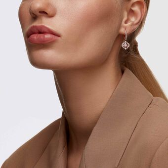 swarovski أقراط متدلية una، شكل زهرة برسيم، لون وردي، لمسة نهائية من الذهب الوردي عيار 18 قيراط