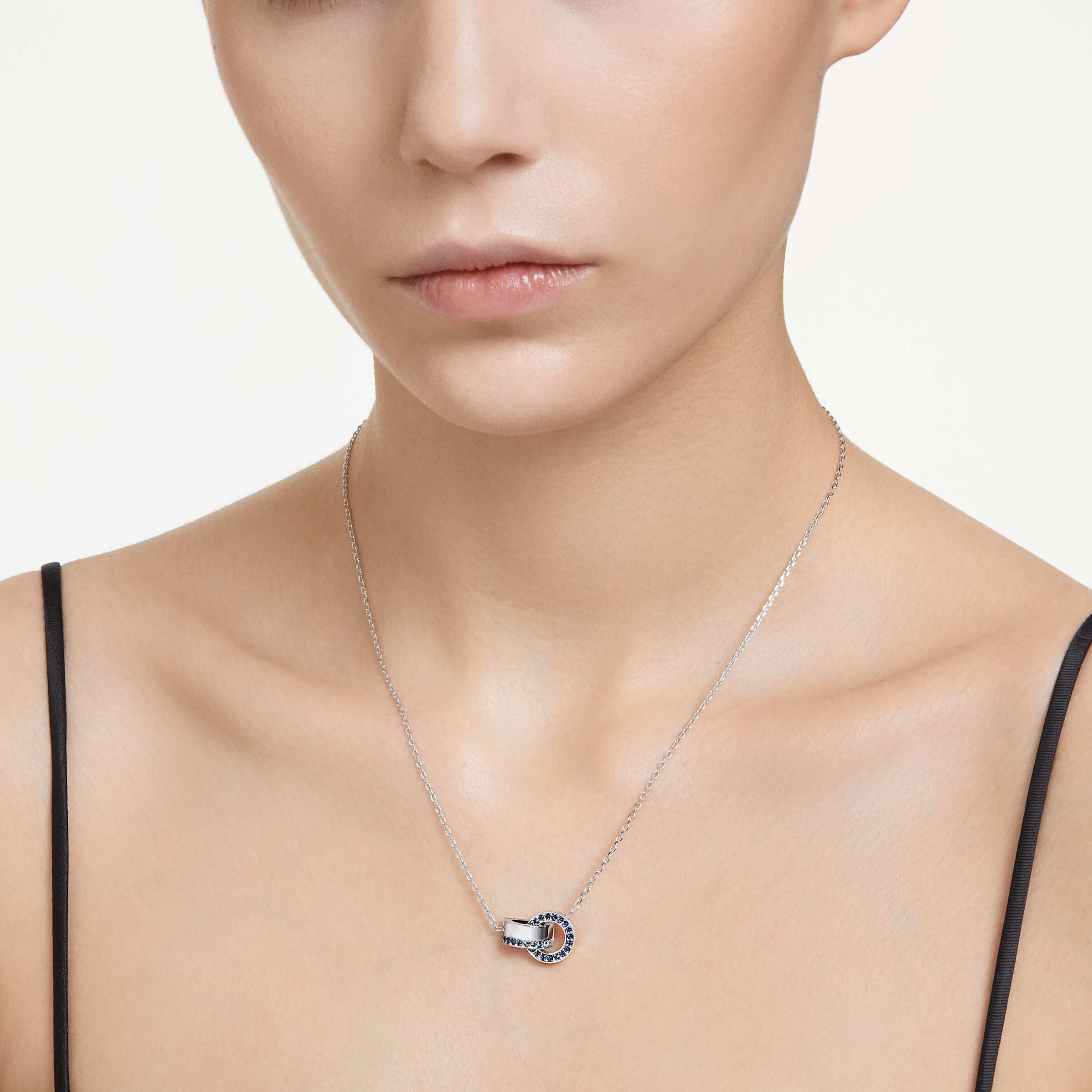 swarovski قلادة hollow، حلقات متداخلة، لون أزرق، طلاء روديوم