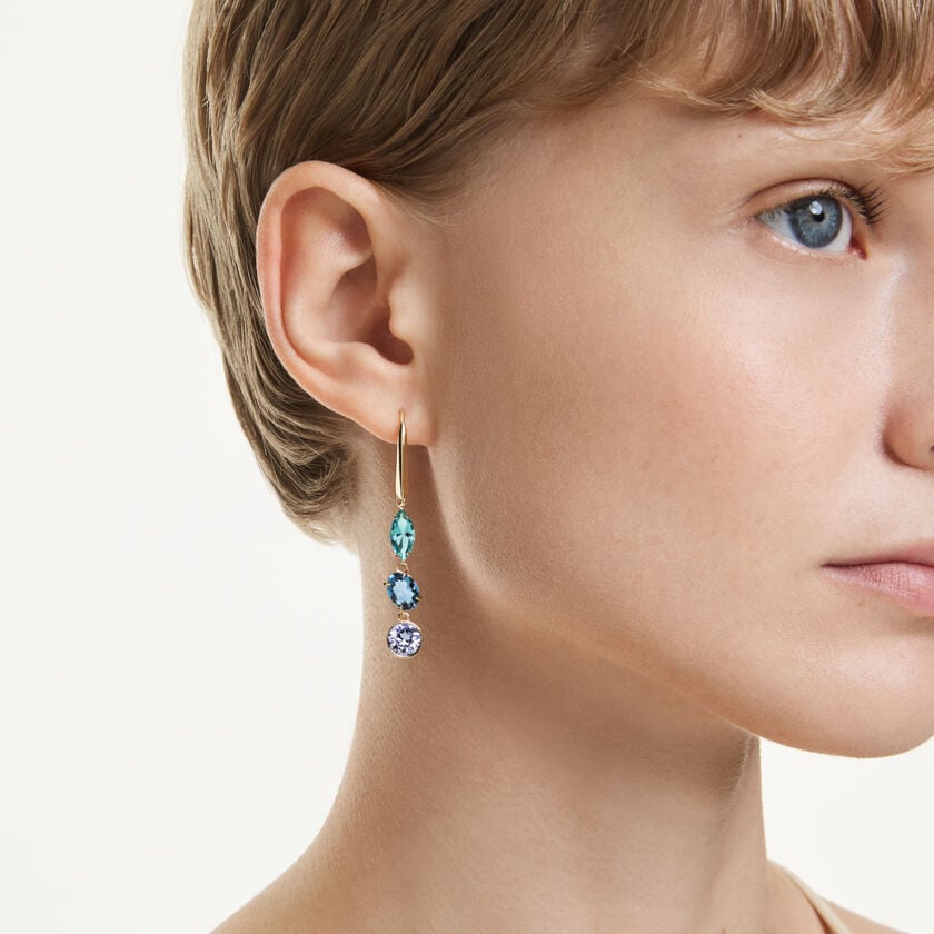 swarovski أقراط متدلية gema، تصميم غير متماثل، قطع متنوع، ألوان متعددة، طلاء باللون الذهبي