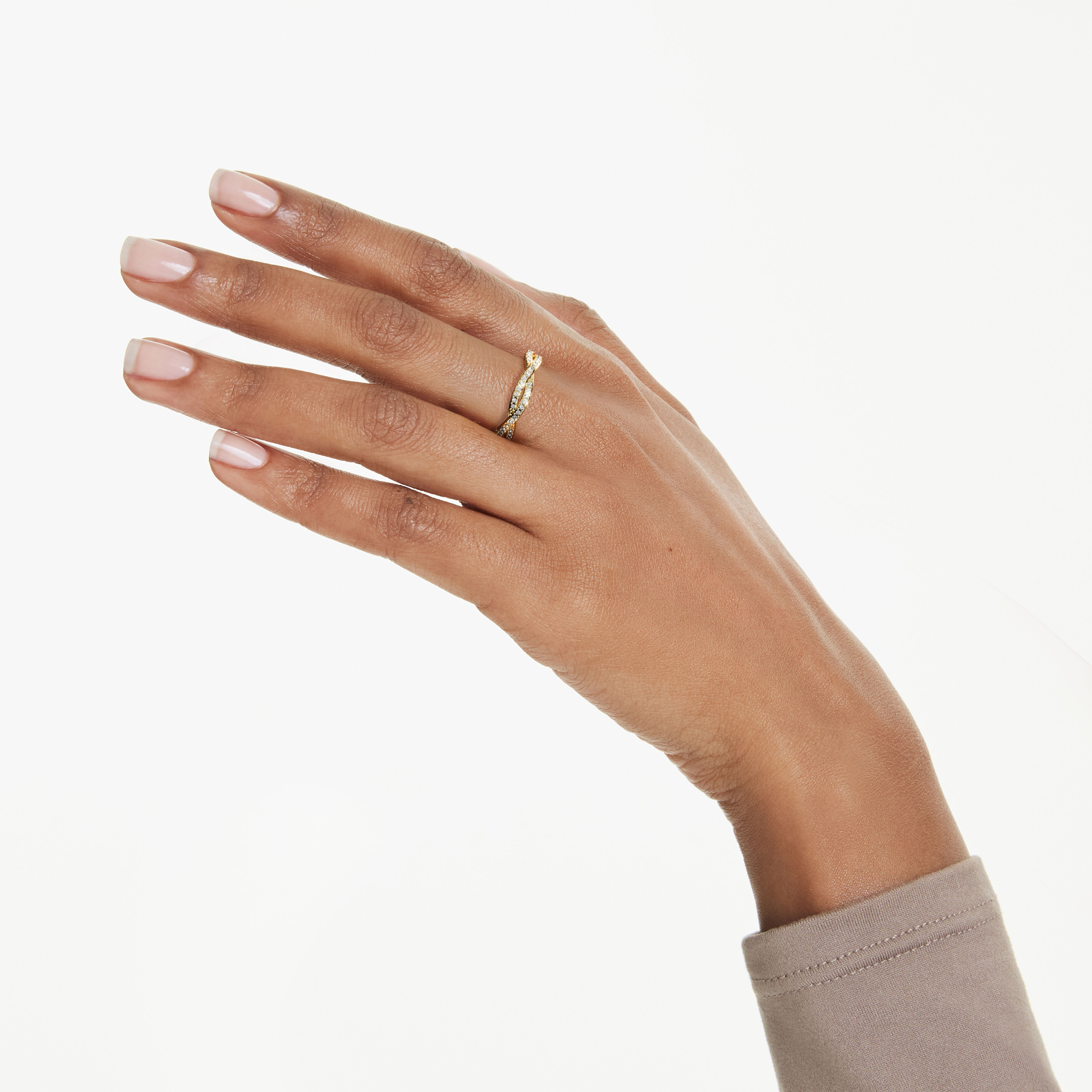 swarovski خاتم infinity، أحجار كريستال صغيرة متراصة، لون أبيض، طلاء باللون الذهبي