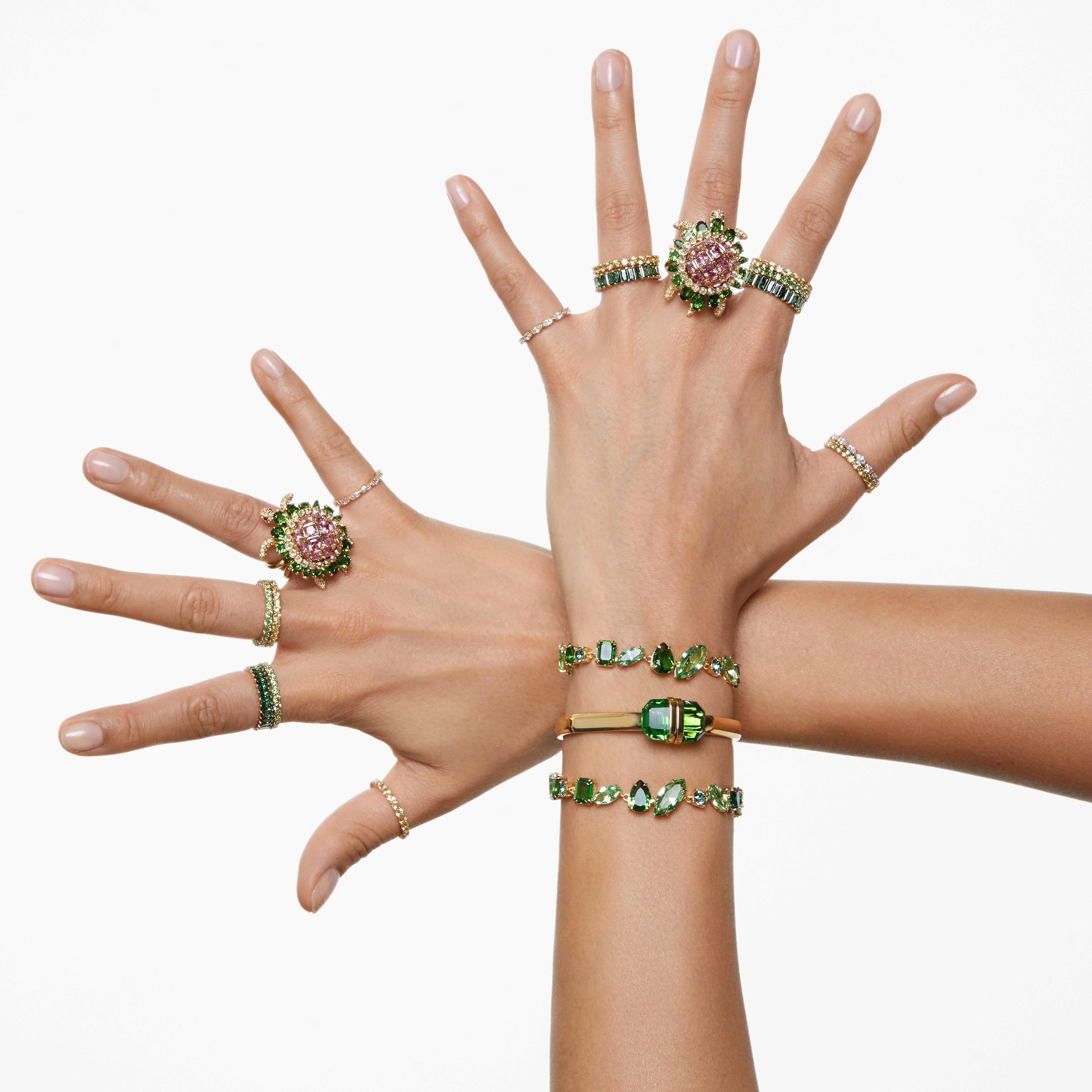 swarovski خاتم matrix، قطع مستدير، لون أخضر، طلاء بلون ذهبي