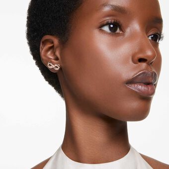 swarovski أقراط دبوسية hyperbola، شكل إنفينيتي، لون أبيض، طلاء ذهبي وردي