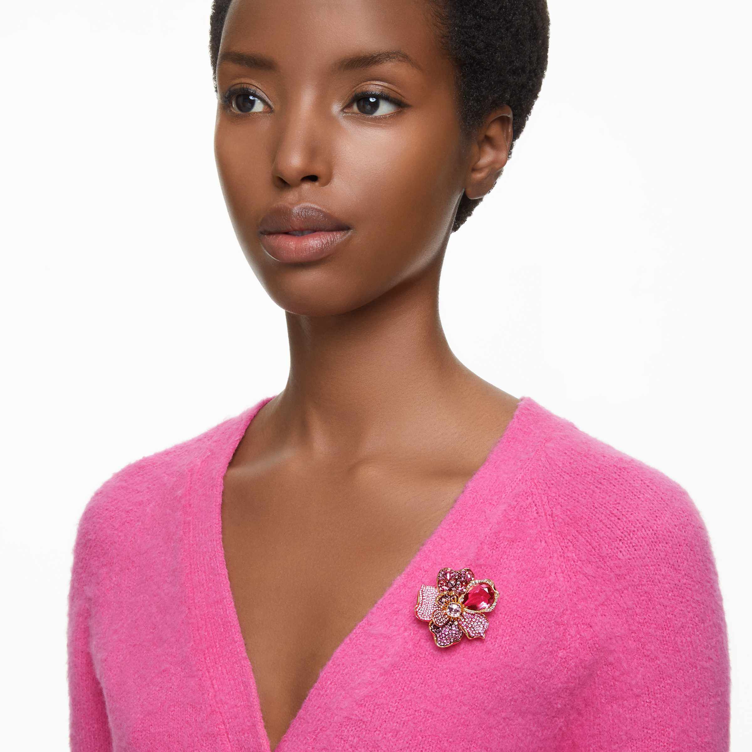 swarovski قلادة وبروش idyllia، كريستالات متراصة، على شكل زهرة، لون وردي، طلاء بلون ذهبي