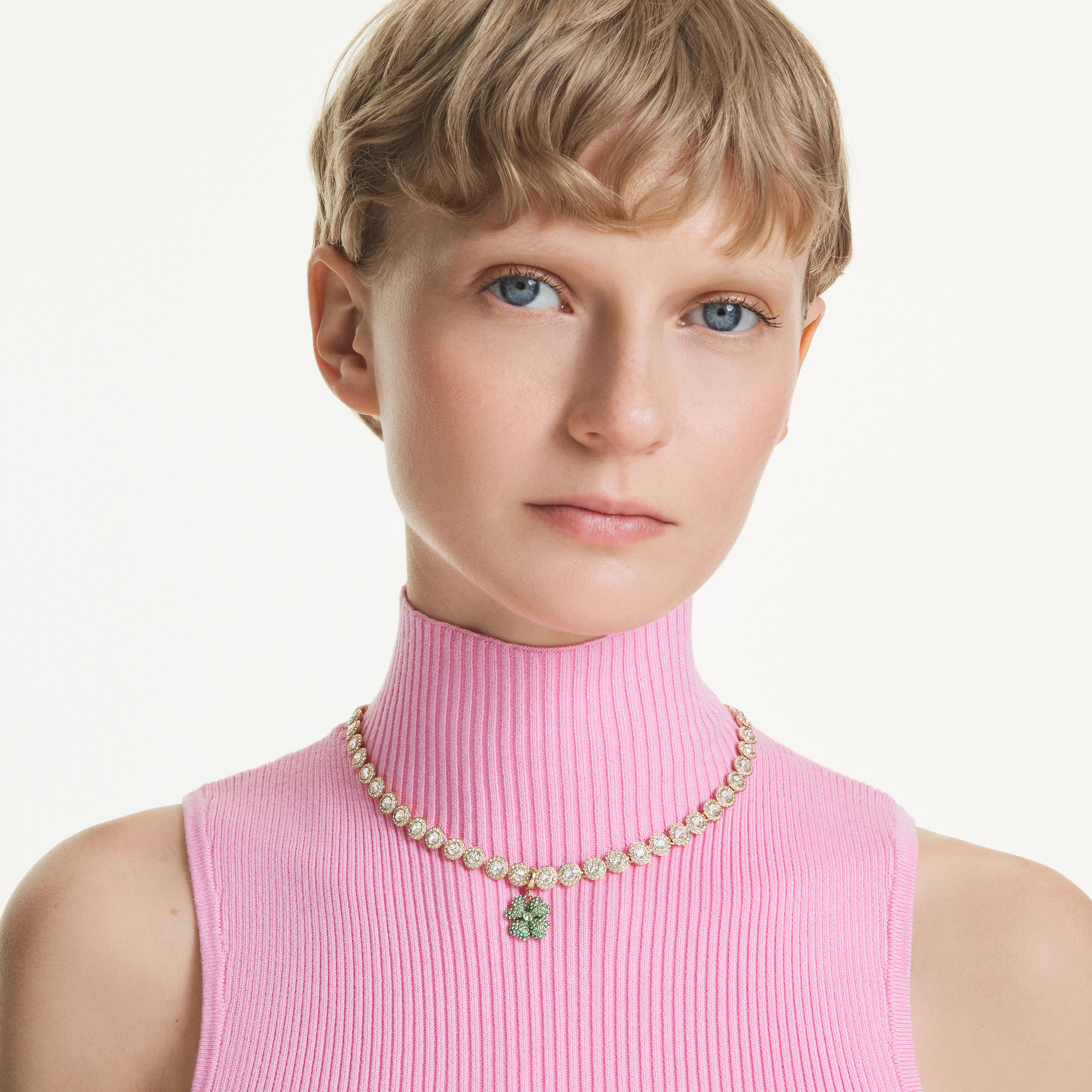 swarovski حلية idyllia، شكل زهرة برسيم، لون أخضر، طلاء باللون الذهبي