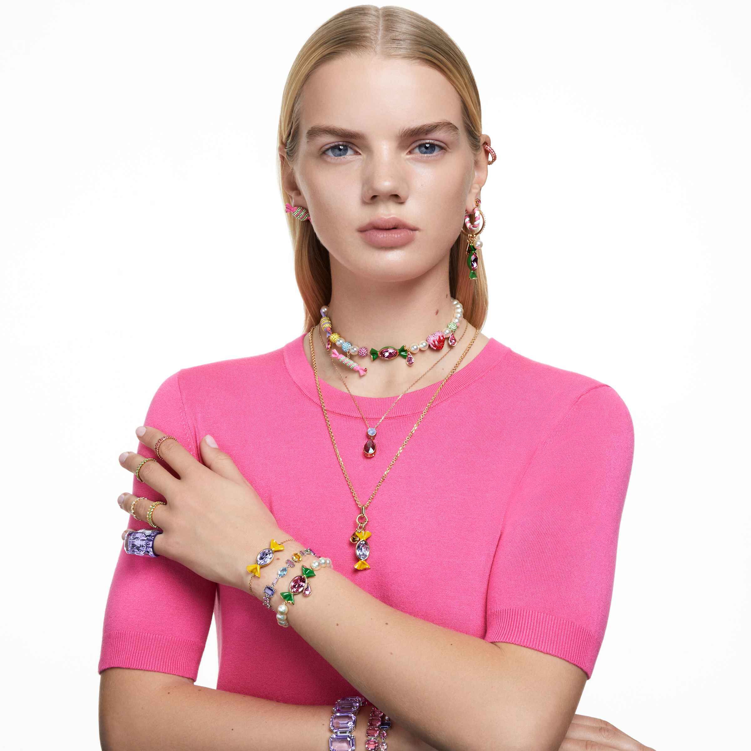 swarovski خاتم matrix، قطع مستدير، لون أخضر، طلاء بلون ذهبي