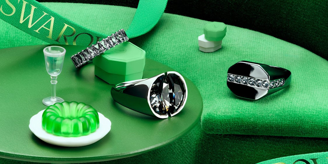 swarovski هدايا له